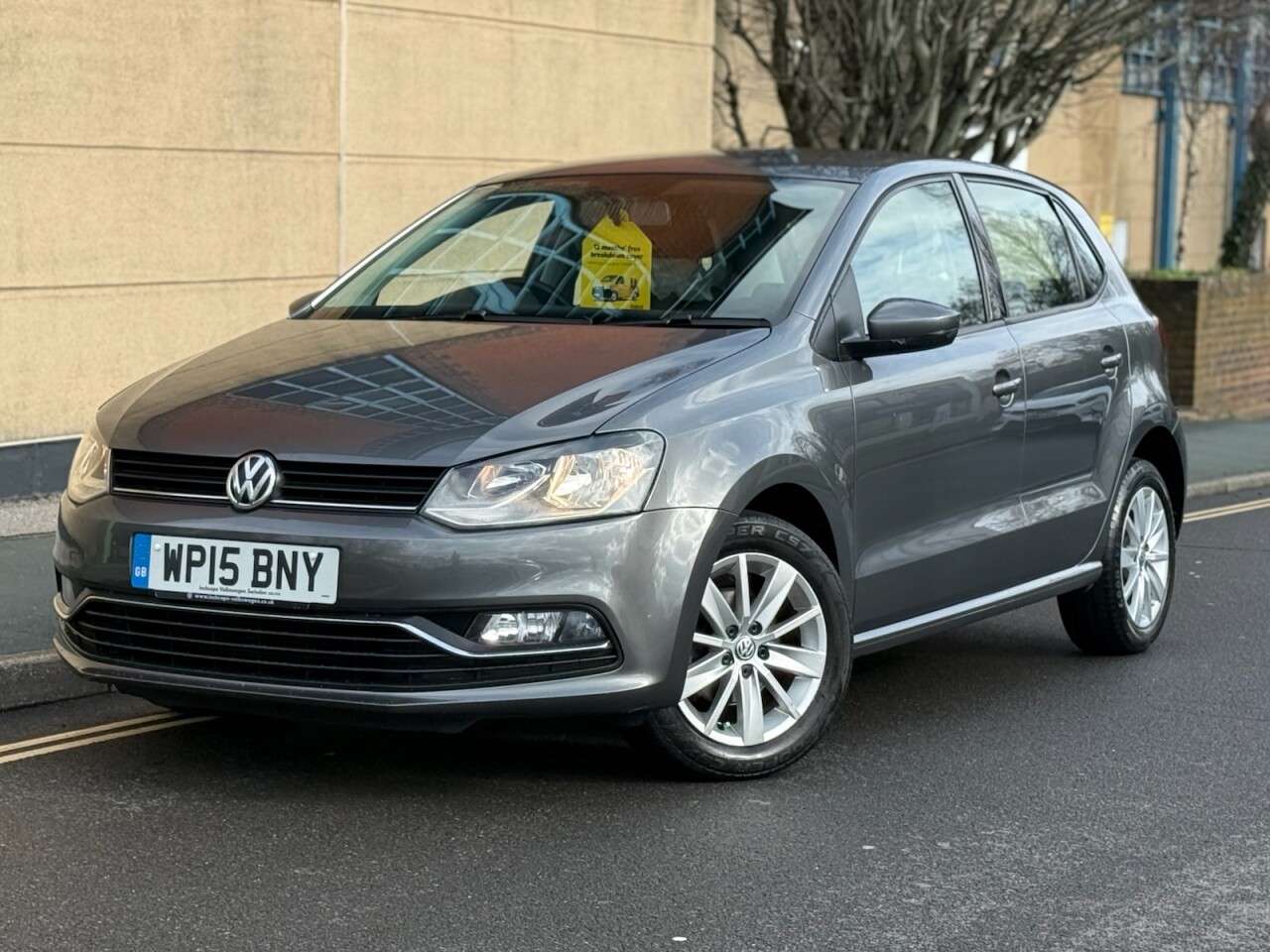 A 2015 VOLKSWAGEN POLO 1.0 BlueMotion Tech SE Hatchback 5dr Petrol Manual Euro 6 (s/s) (60 ps) A 2015 VOLKSWAGEN POLO 1.0 BlueMotion Tech SE Hatchback 5dr Petrol Manual Euro 6 (s/s) (60 ps)