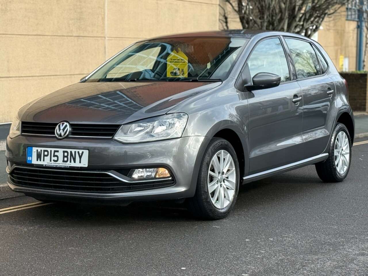 A 2015 VOLKSWAGEN POLO 1.0 BlueMotion Tech SE Hatchback 5dr Petrol Manual Euro 6 (s/s) (60 ps) A 2015 VOLKSWAGEN POLO 1.0 BlueMotion Tech SE Hatchback 5dr Petrol Manual Euro 6 (s/s) (60 ps)