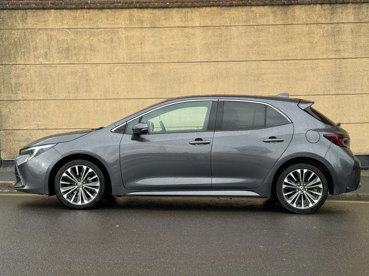 A 0 TOYOTA COROLLA 1.8 VVT-h Design Hatchback 5dr Petrol Hybrid CVT Euro 6 (s/s) (140 ps) A 0 TOYOTA COROLLA 1.8 VVT-h Design Hatchback 5dr Petrol Hybrid CVT Euro 6 (s/s) (140 ps)