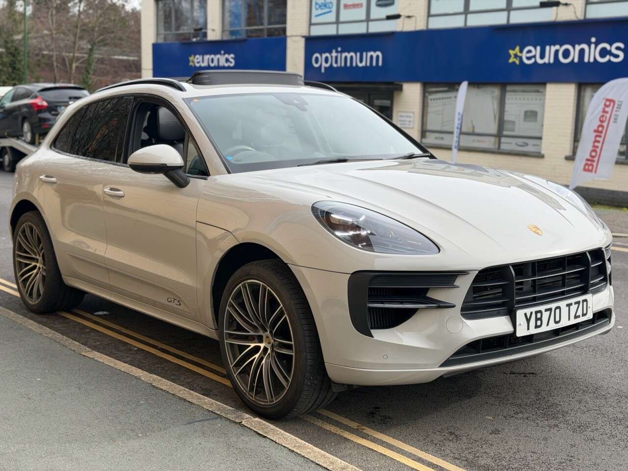 A 0 PORSCHE MACAN 2.9T V6 GTS SUV 5dr Petrol PDK 4WD Euro 6 (s/s) (380 ps) A 0 PORSCHE MACAN 2.9T V6 GTS SUV 5dr Petrol PDK 4WD Euro 6 (s/s) (380 ps)