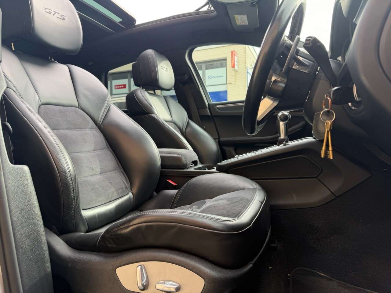 A 0 PORSCHE MACAN 2.9T V6 GTS SUV 5dr Petrol PDK 4WD Euro 6 (s/s) (380 ps) A 0 PORSCHE MACAN 2.9T V6 GTS SUV 5dr Petrol PDK 4WD Euro 6 (s/s) (380 ps)