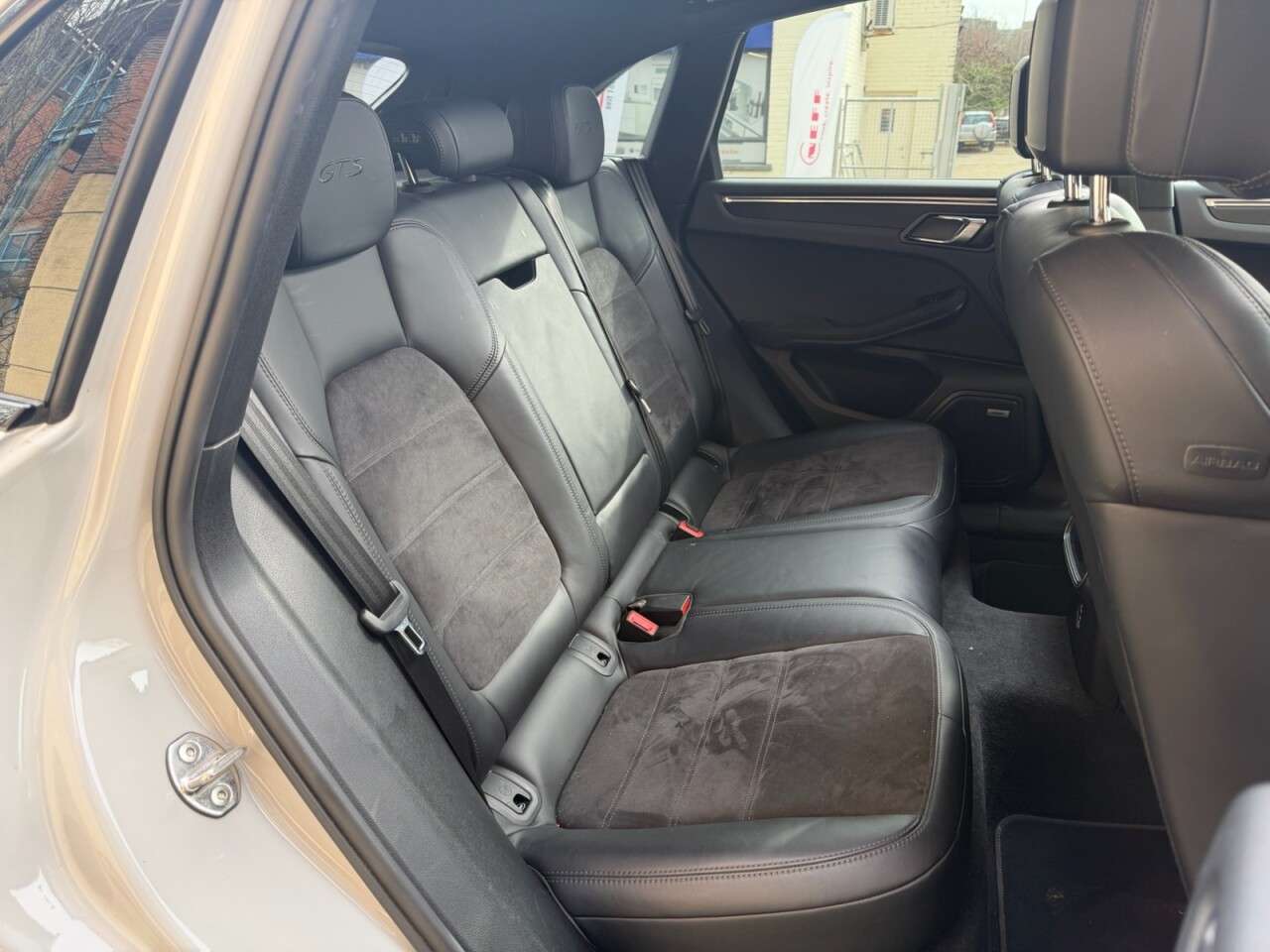 0 PORSCHE MACAN 0 PORSCHE MACAN