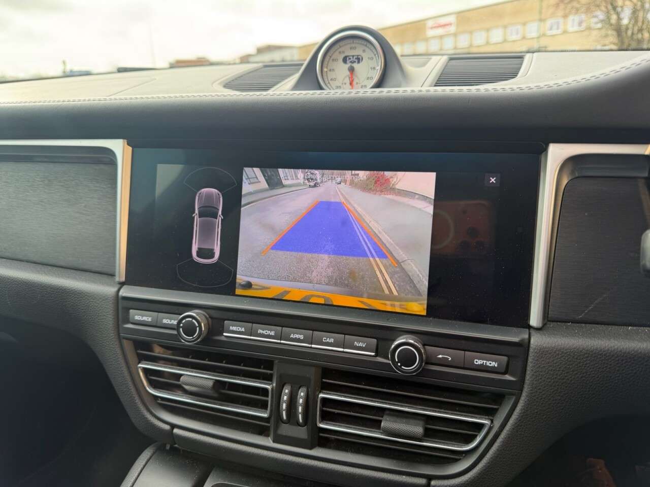 0 PORSCHE MACAN 0 PORSCHE MACAN