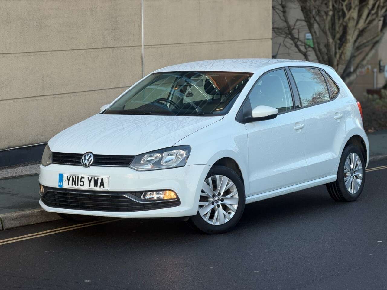 A 2015 VOLKSWAGEN POLO 1.0 BlueMotion Tech SE Hatchback 5dr Petrol Manual Euro 6 (s/s) (60 ps) A 2015 VOLKSWAGEN POLO 1.0 BlueMotion Tech SE Hatchback 5dr Petrol Manual Euro 6 (s/s) (60 ps)
