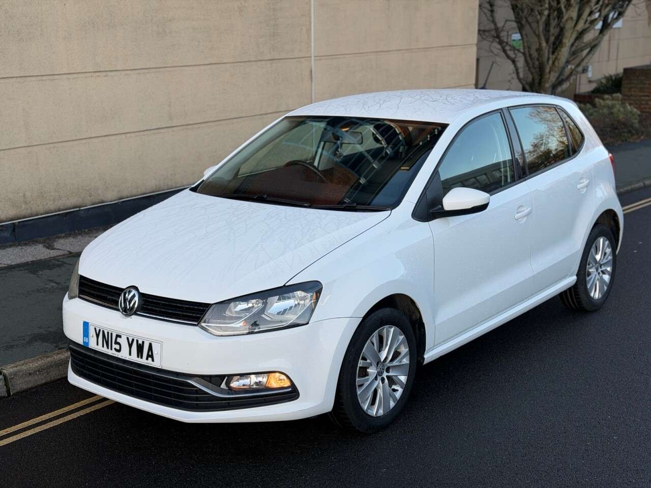 A 2015 VOLKSWAGEN POLO 1.0 BlueMotion Tech SE Hatchback 5dr Petrol Manual Euro 6 (s/s) (60 ps) A 2015 VOLKSWAGEN POLO 1.0 BlueMotion Tech SE Hatchback 5dr Petrol Manual Euro 6 (s/s) (60 ps)