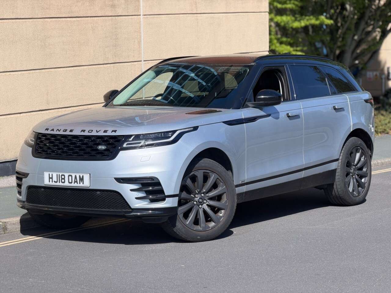 A 2018 LAND ROVER RANGE ROVER VELAR 2.0 D240 R-Dynamic S SUV 5dr Diesel Auto 4WD Euro 6 (s/s) (240 ps) A 2018 LAND ROVER RANGE ROVER VELAR 2.0 D240 R-Dynamic S SUV 5dr Diesel Auto 4WD Euro 6 (s/s) (240 ps)