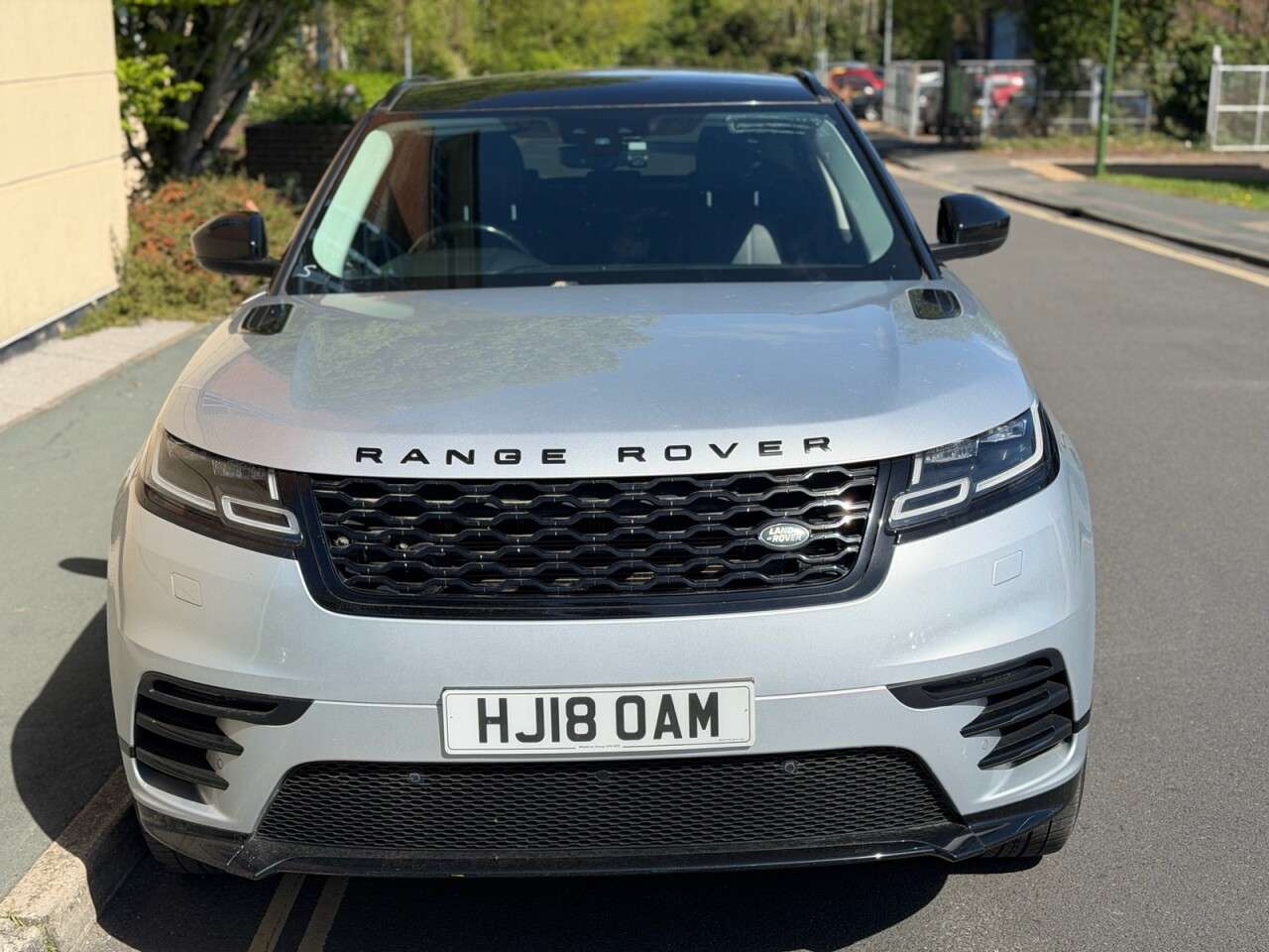 A 2018 LAND ROVER RANGE ROVER VELAR 2.0 D240 R-Dynamic S SUV 5dr Diesel Auto 4WD Euro 6 (s/s) (240 ps) A 2018 LAND ROVER RANGE ROVER VELAR 2.0 D240 R-Dynamic S SUV 5dr Diesel Auto 4WD Euro 6 (s/s) (240 ps)