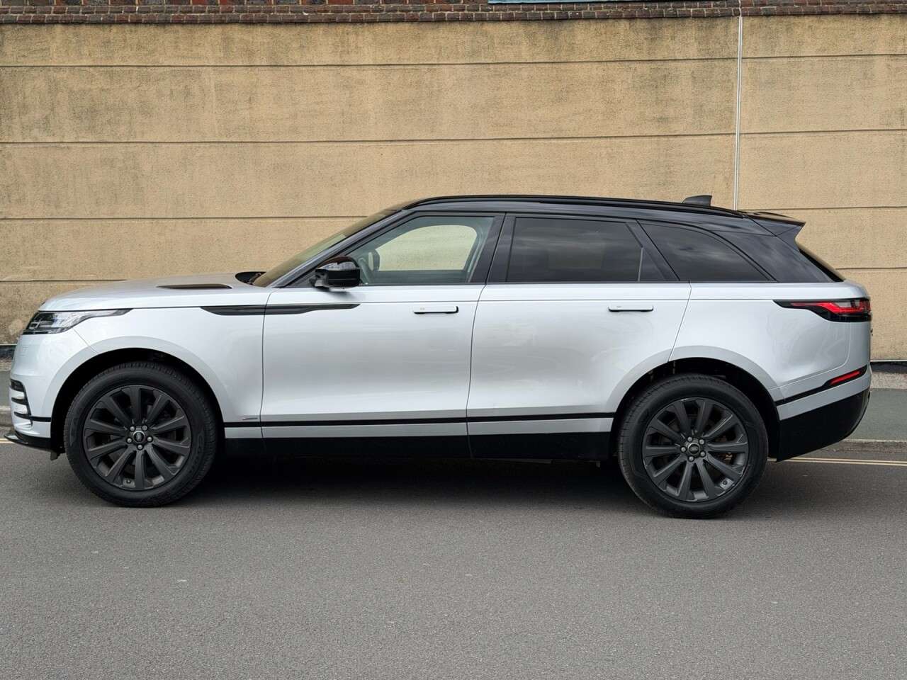 2018 LAND ROVER RANGE ROVER VELAR 2018 LAND ROVER RANGE ROVER VELAR