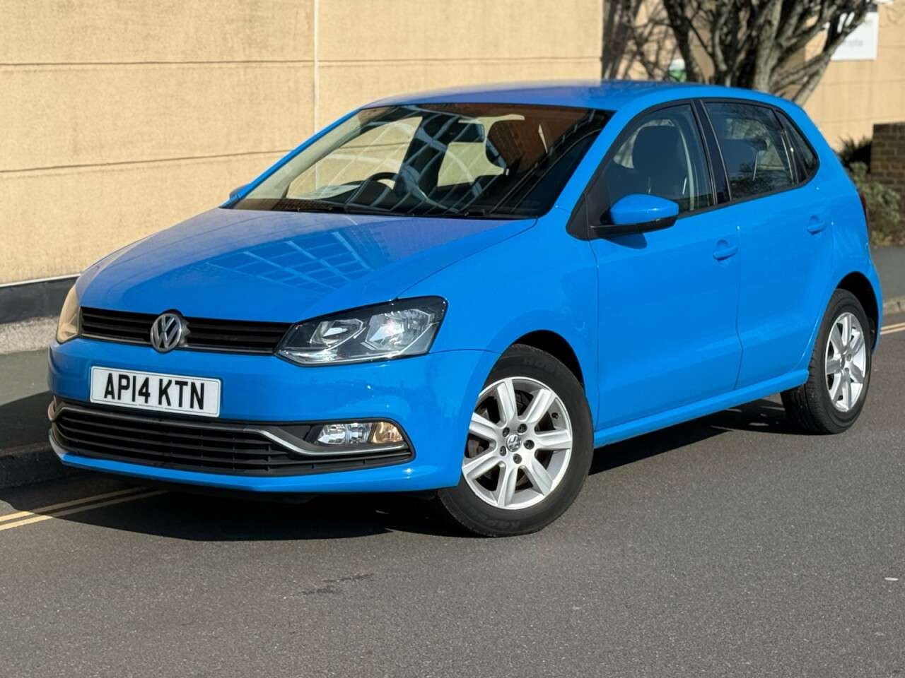 A 2014 VOLKSWAGEN POLO 1.0 BlueMotion Tech SE Hatchback 5dr Petrol Manual Euro 6 (s/s) (60 ps) A 2014 VOLKSWAGEN POLO 1.0 BlueMotion Tech SE Hatchback 5dr Petrol Manual Euro 6 (s/s) (60 ps)