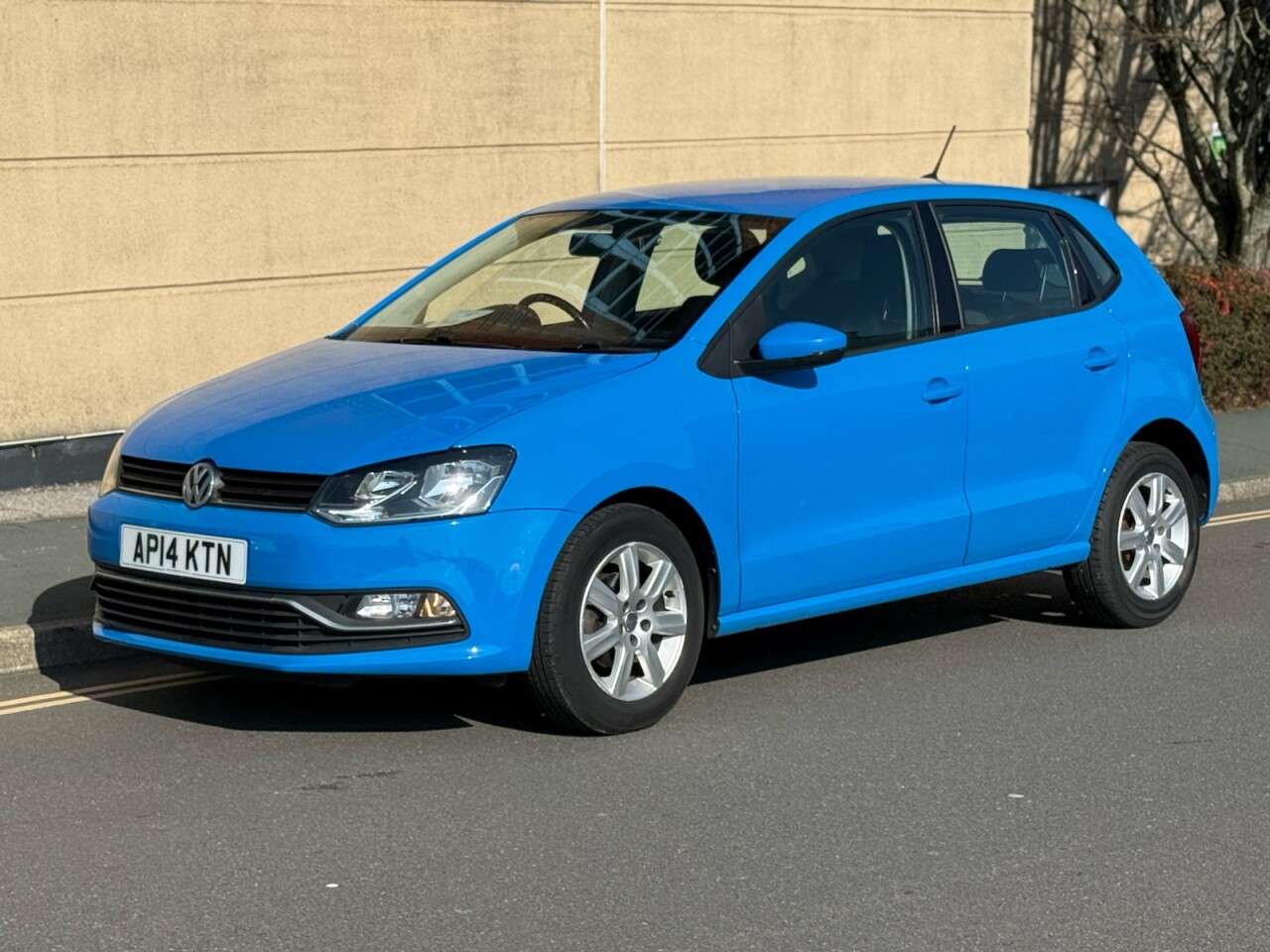 A 2014 VOLKSWAGEN POLO 1.0 BlueMotion Tech SE Hatchback 5dr Petrol Manual Euro 6 (s/s) (60 ps) A 2014 VOLKSWAGEN POLO 1.0 BlueMotion Tech SE Hatchback 5dr Petrol Manual Euro 6 (s/s) (60 ps)