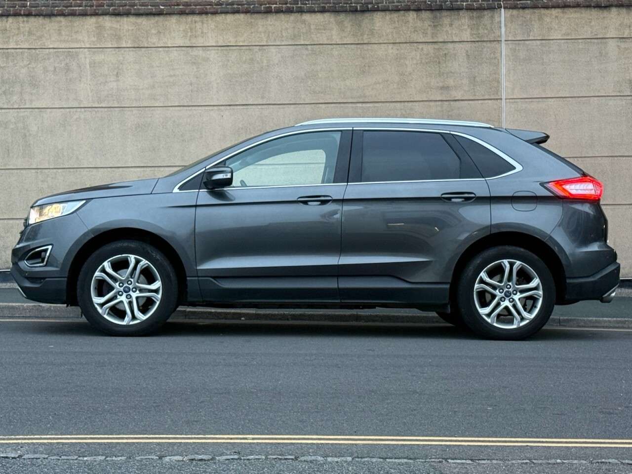 A 2017 FORD EDGE 2.0 TDCi Titanium SUV 5dr Diesel Powershift AWD Euro 6 (s/s) (210 ps) A 2017 FORD EDGE 2.0 TDCi Titanium SUV 5dr Diesel Powershift AWD Euro 6 (s/s) (210 ps)