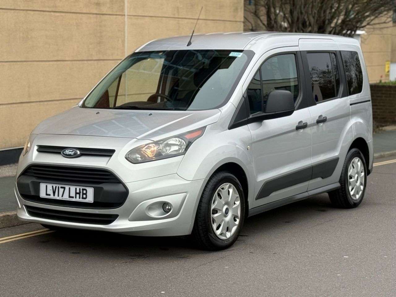 A 2017 FORD TOURNEO CONNECT 1.0 EcoBoost Zetec MPV 5dr Petrol Manual Euro 6 (s/s) (100 ps) A 2017 FORD TOURNEO CONNECT 1.0 EcoBoost Zetec MPV 5dr Petrol Manual Euro 6 (s/s) (100 ps)