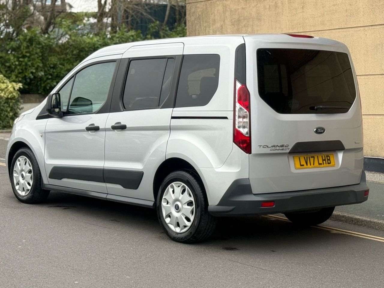 A 2017 FORD TOURNEO CONNECT 1.0 EcoBoost Zetec MPV 5dr Petrol Manual Euro 6 (s/s) (100 ps) A 2017 FORD TOURNEO CONNECT 1.0 EcoBoost Zetec MPV 5dr Petrol Manual Euro 6 (s/s) (100 ps)