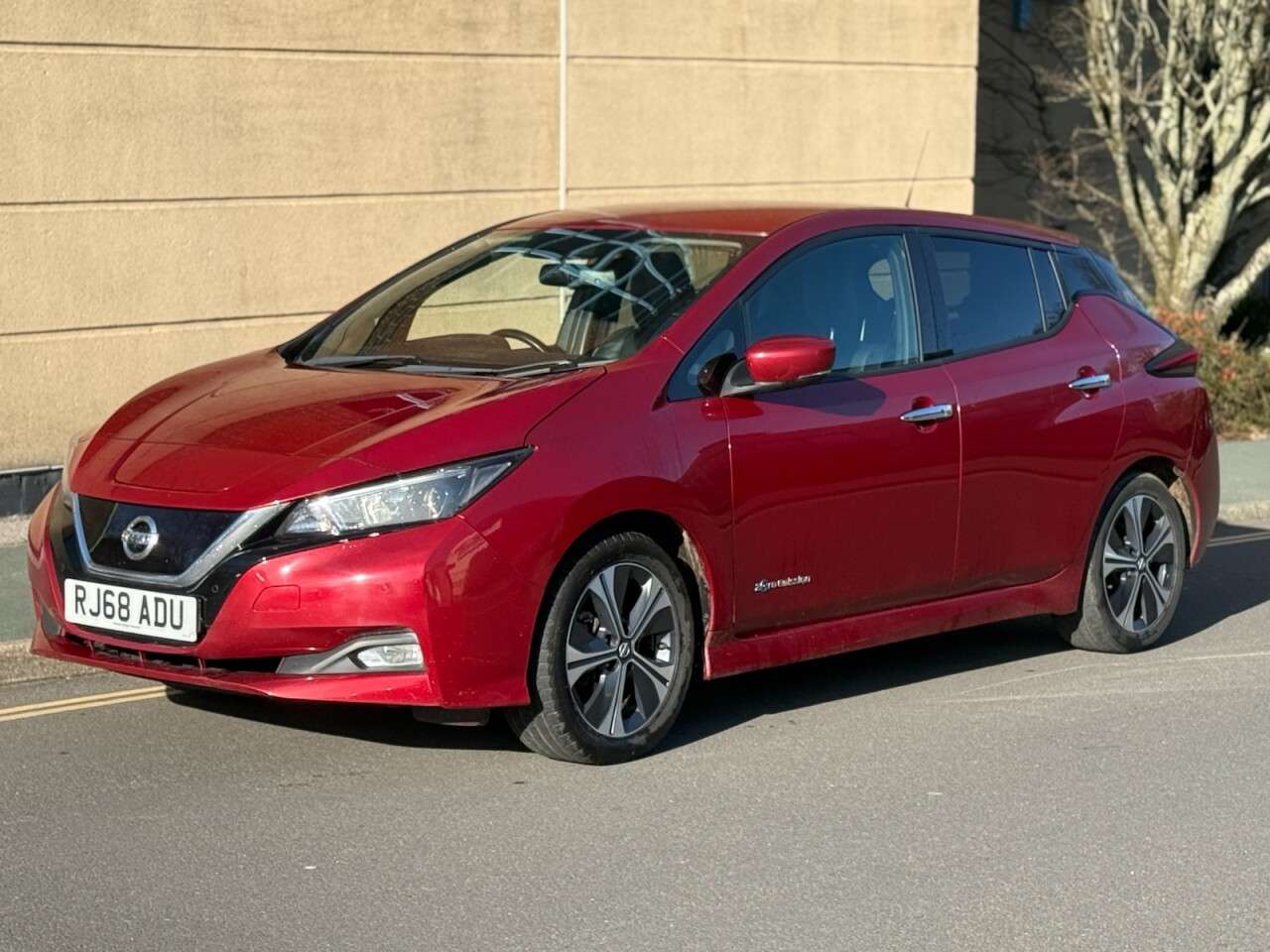 A 2018 NISSAN LEAF 40kWh N-Connecta Hatchback 5dr Electric Auto (150 ps) A 2018 NISSAN LEAF 40kWh N-Connecta Hatchback 5dr Electric Auto (150 ps)