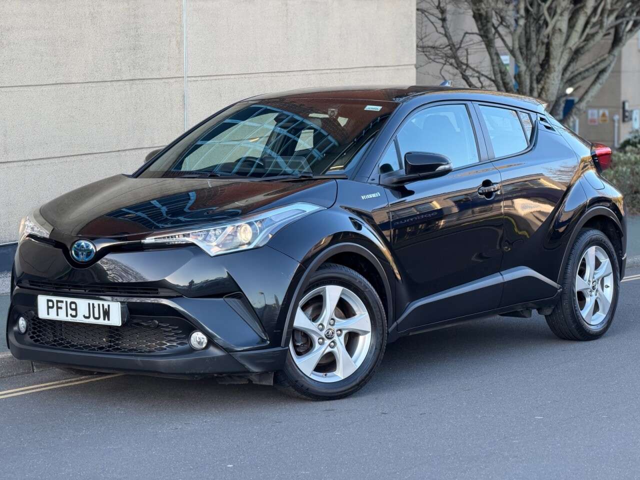 A 2019 TOYOTA C-HR 1.8 VVT-h Icon SUV 5dr Petrol Hybrid CVT Euro 6 (s/s) (122 ps) A 2019 TOYOTA C-HR 1.8 VVT-h Icon SUV 5dr Petrol Hybrid CVT Euro 6 (s/s) (122 ps)