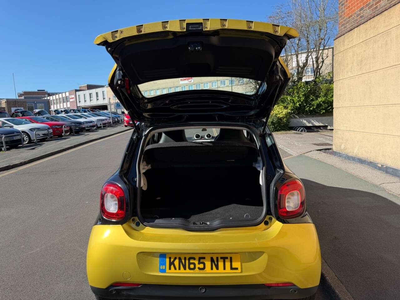 A 2015 SMART FORFOUR 1.0 Prime (Premium) Hatchback 5dr Petrol Manual Euro 6 (s/s) (71 ps) A 2015 SMART FORFOUR 1.0 Prime (Premium) Hatchback 5dr Petrol Manual Euro 6 (s/s) (71 ps)