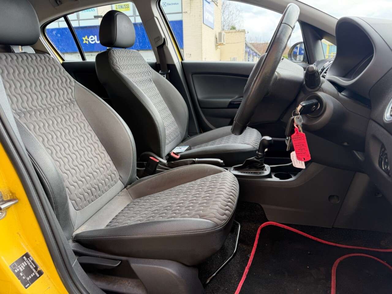 A 2013 VAUXHALL CORSA 1.4 16V SE Hatchback 5dr Petrol Auto Euro 5 (100 ps) A 2013 VAUXHALL CORSA 1.4 16V SE Hatchback 5dr Petrol Auto Euro 5 (100 ps)