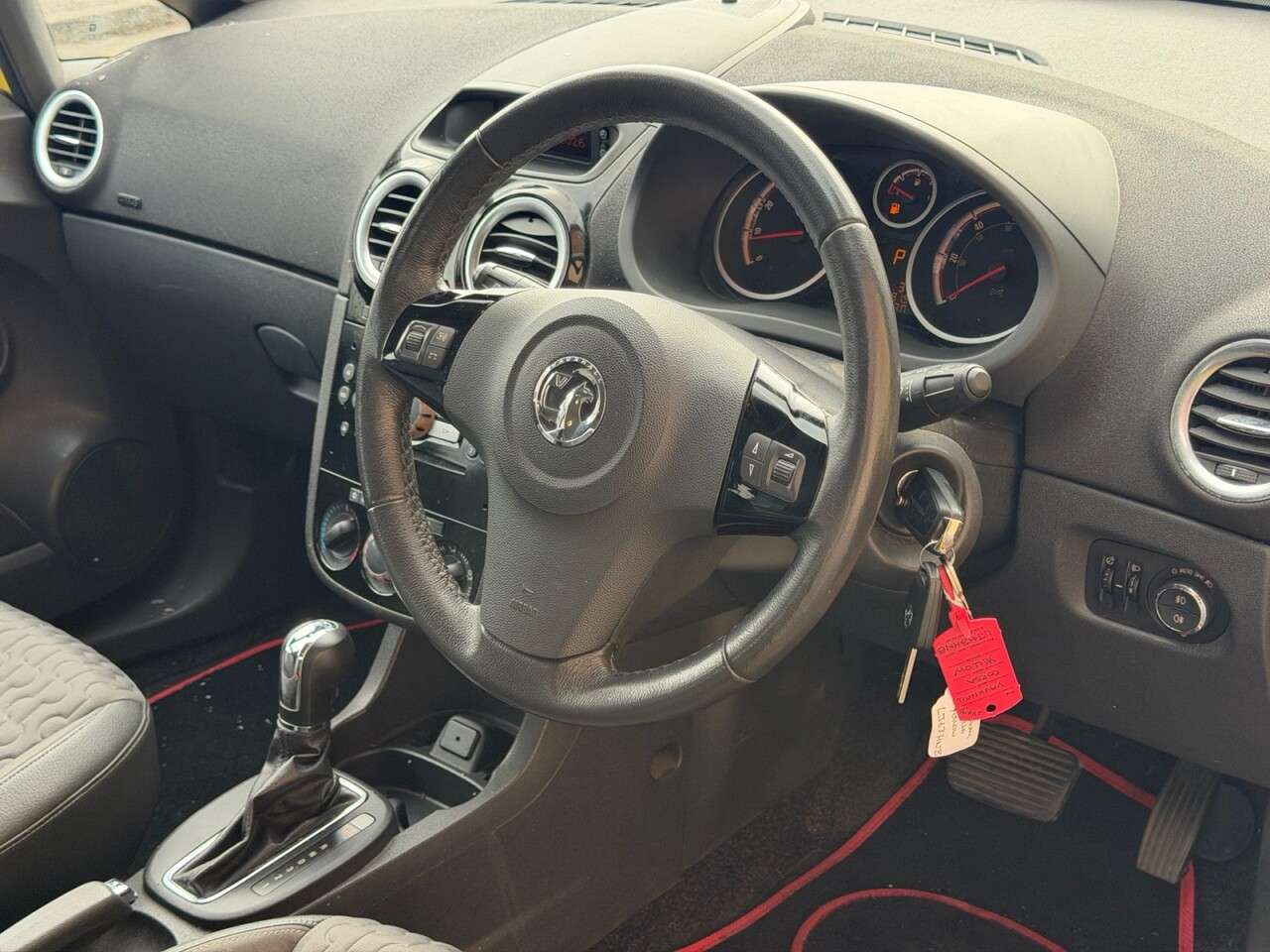 A 2013 VAUXHALL CORSA 1.4 16V SE Hatchback 5dr Petrol Auto Euro 5 (100 ps) A 2013 VAUXHALL CORSA 1.4 16V SE Hatchback 5dr Petrol Auto Euro 5 (100 ps)