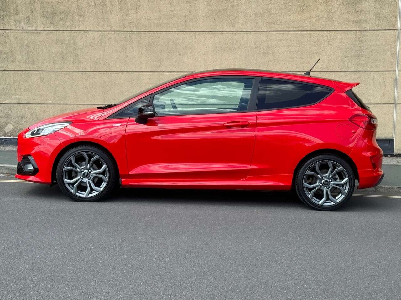 A 2018 FORD FIESTA 1.0T EcoBoost GPF ST-Line Hatchback 3dr Petrol Manual Euro 6 (s/s) (140 ps) A 2018 FORD FIESTA 1.0T EcoBoost GPF ST-Line Hatchback 3dr Petrol Manual Euro 6 (s/s) (140 ps)