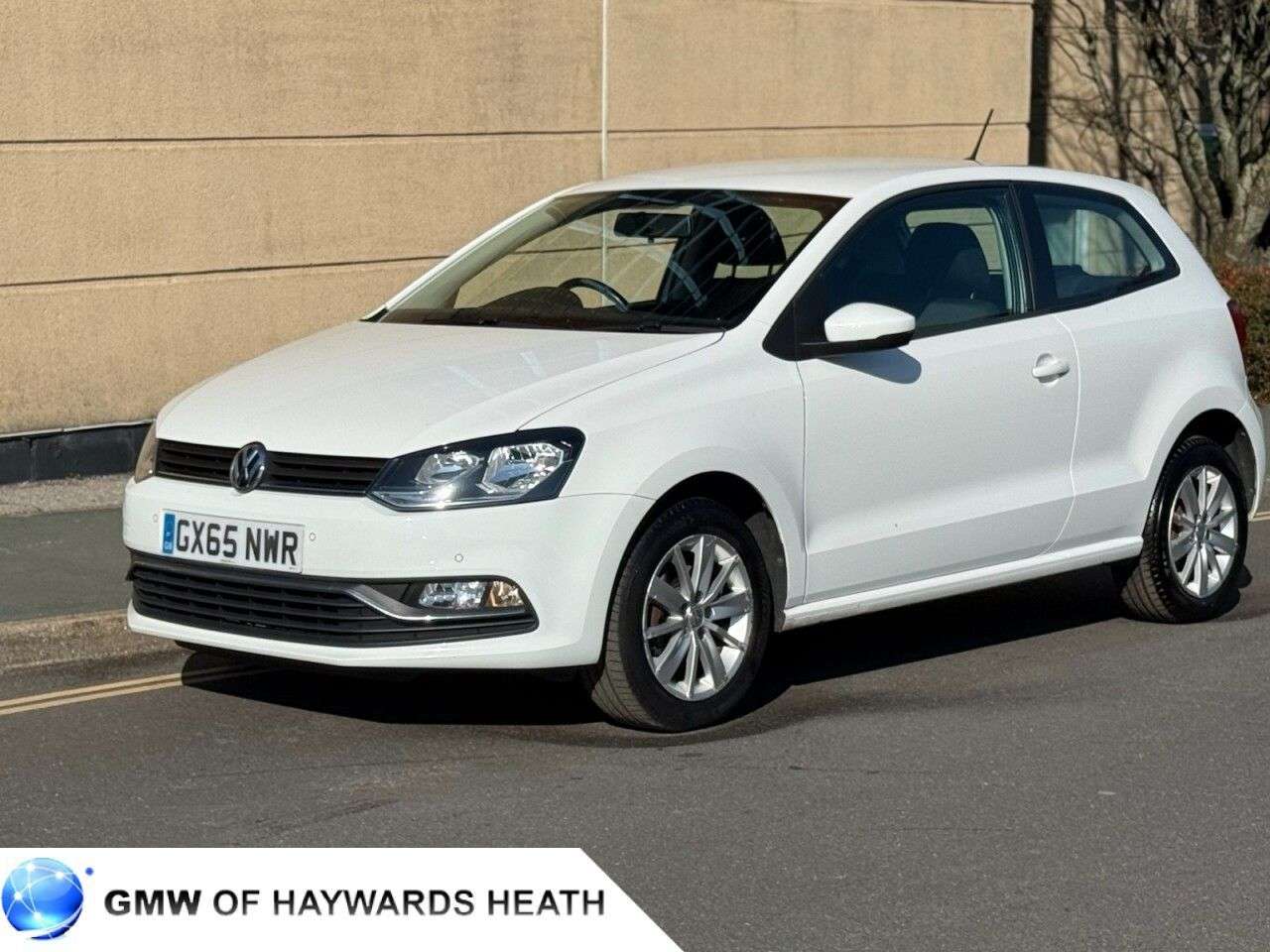A 2015 VOLKSWAGEN POLO 1.0 BlueMotion Tech SE Hatchback 3dr Petrol Manual Euro 6 (s/s) (60 ps) A 2015 VOLKSWAGEN POLO 1.0 BlueMotion Tech SE Hatchback 3dr Petrol Manual Euro 6 (s/s) (60 ps)