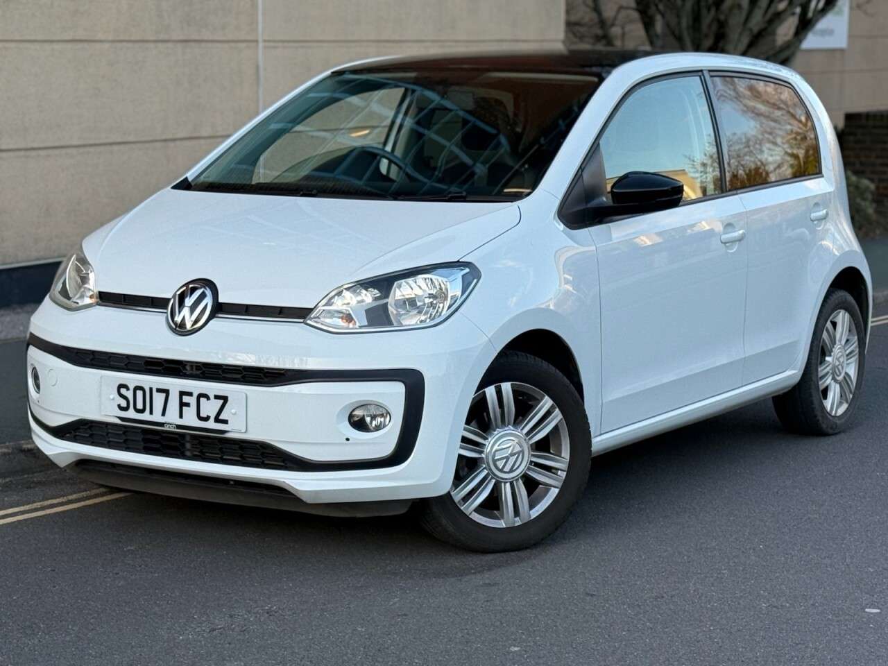 A 2017 VOLKSWAGEN UP! 1.0 High up! Hatchback 5dr Petrol Manual Euro 6 (75 ps) A 2017 VOLKSWAGEN UP! 1.0 High up! Hatchback 5dr Petrol Manual Euro 6 (75 ps)