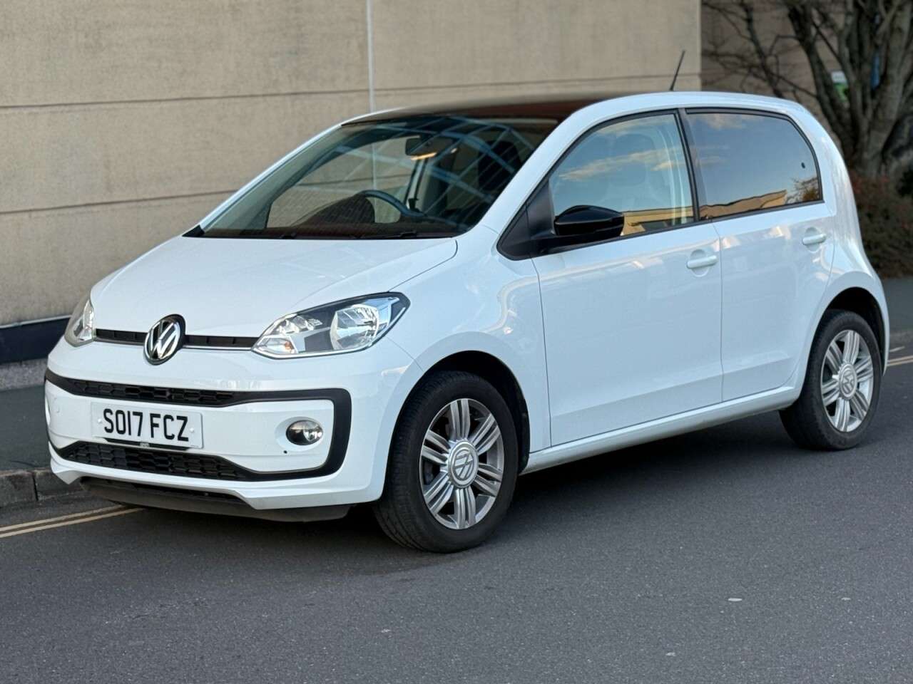 A 2017 VOLKSWAGEN UP! 1.0 High up! Hatchback 5dr Petrol Manual Euro 6 (75 ps) A 2017 VOLKSWAGEN UP! 1.0 High up! Hatchback 5dr Petrol Manual Euro 6 (75 ps)