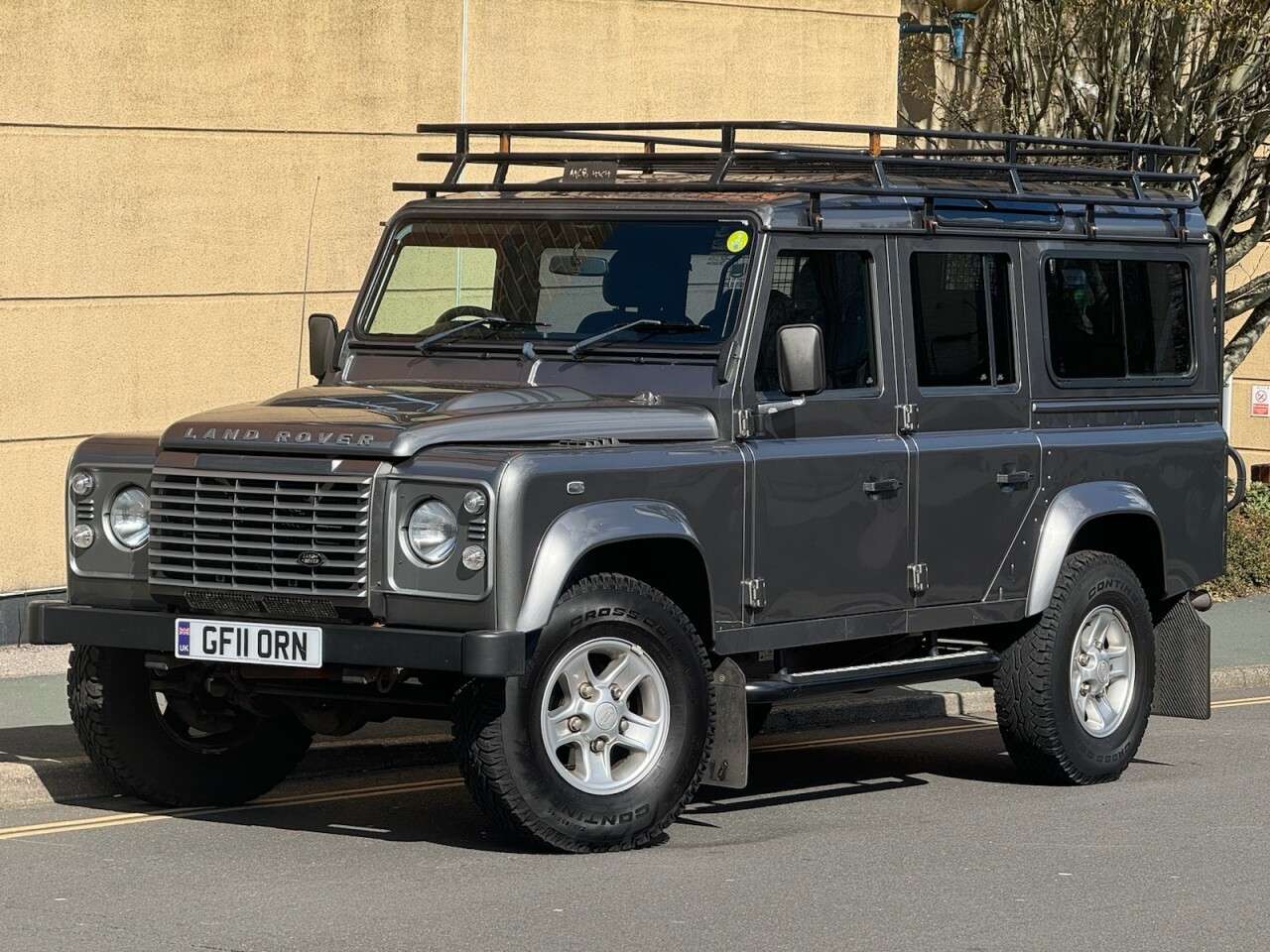 A 2011 LAND ROVER DEFENDER 2.4 TDCi XS Station Wagon Double Cab 5dr Diesel Manual 4WD MWB Euro 4 (122 A 2011 LAND ROVER DEFENDER 2.4 TDCi XS Station Wagon Double Cab 5dr Diesel Manual 4WD MWB Euro 4 (122