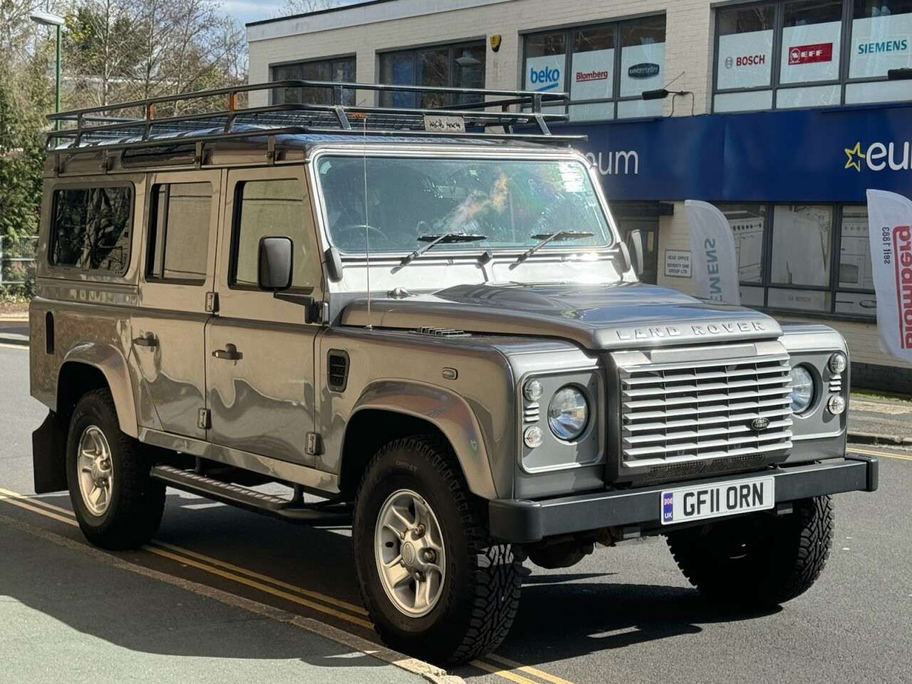 A 2011 LAND ROVER DEFENDER 2.4 TDCi XS Station Wagon Double Cab 5dr Diesel Manual 4WD MWB Euro 4 (122 A 2011 LAND ROVER DEFENDER 2.4 TDCi XS Station Wagon Double Cab 5dr Diesel Manual 4WD MWB Euro 4 (122