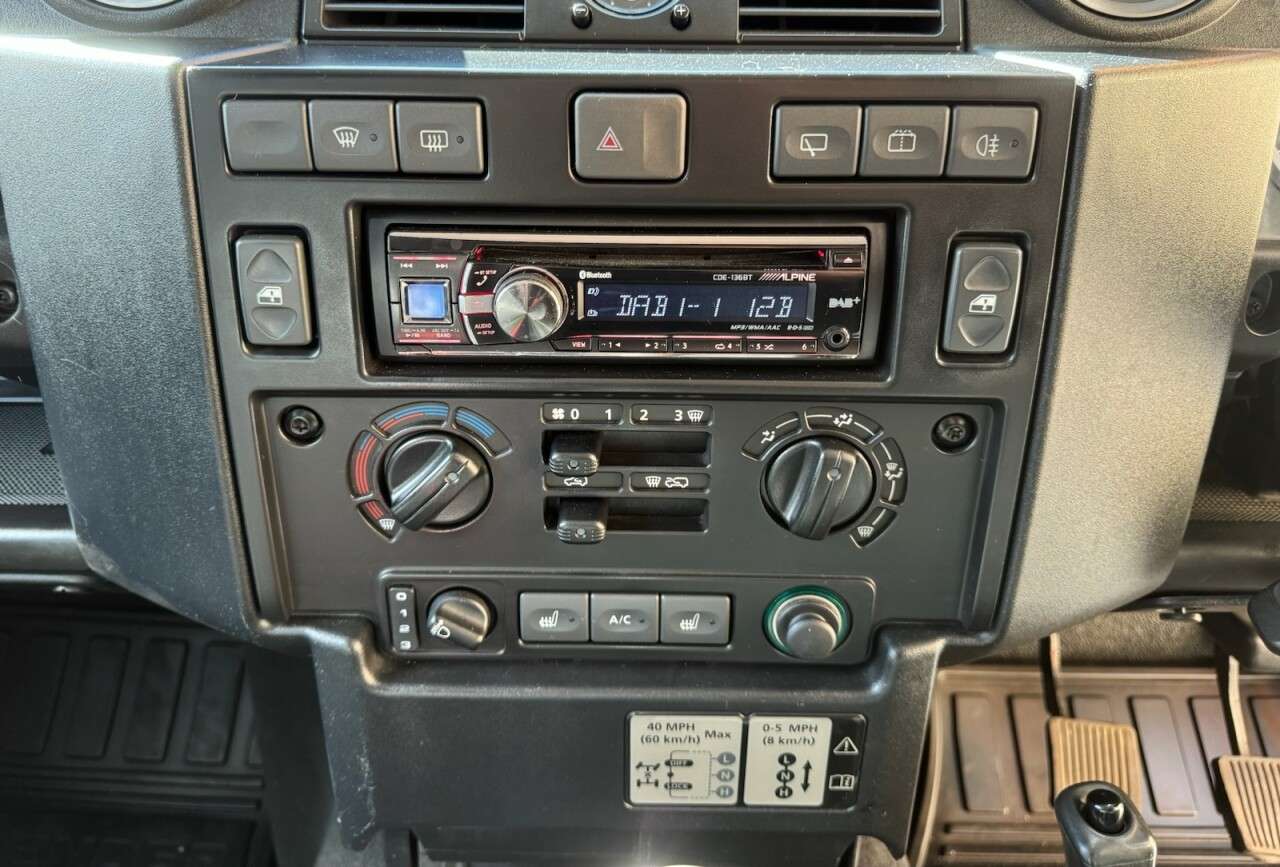 2011 LAND ROVER DEFENDER 2011 LAND ROVER DEFENDER