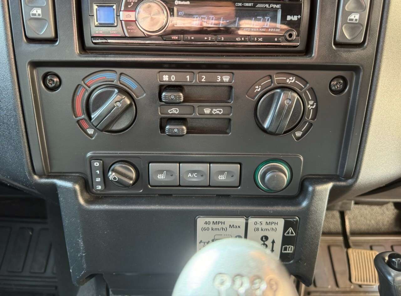 2011 LAND ROVER DEFENDER 2011 LAND ROVER DEFENDER