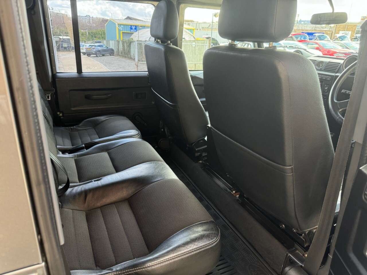 2011 LAND ROVER DEFENDER 2011 LAND ROVER DEFENDER