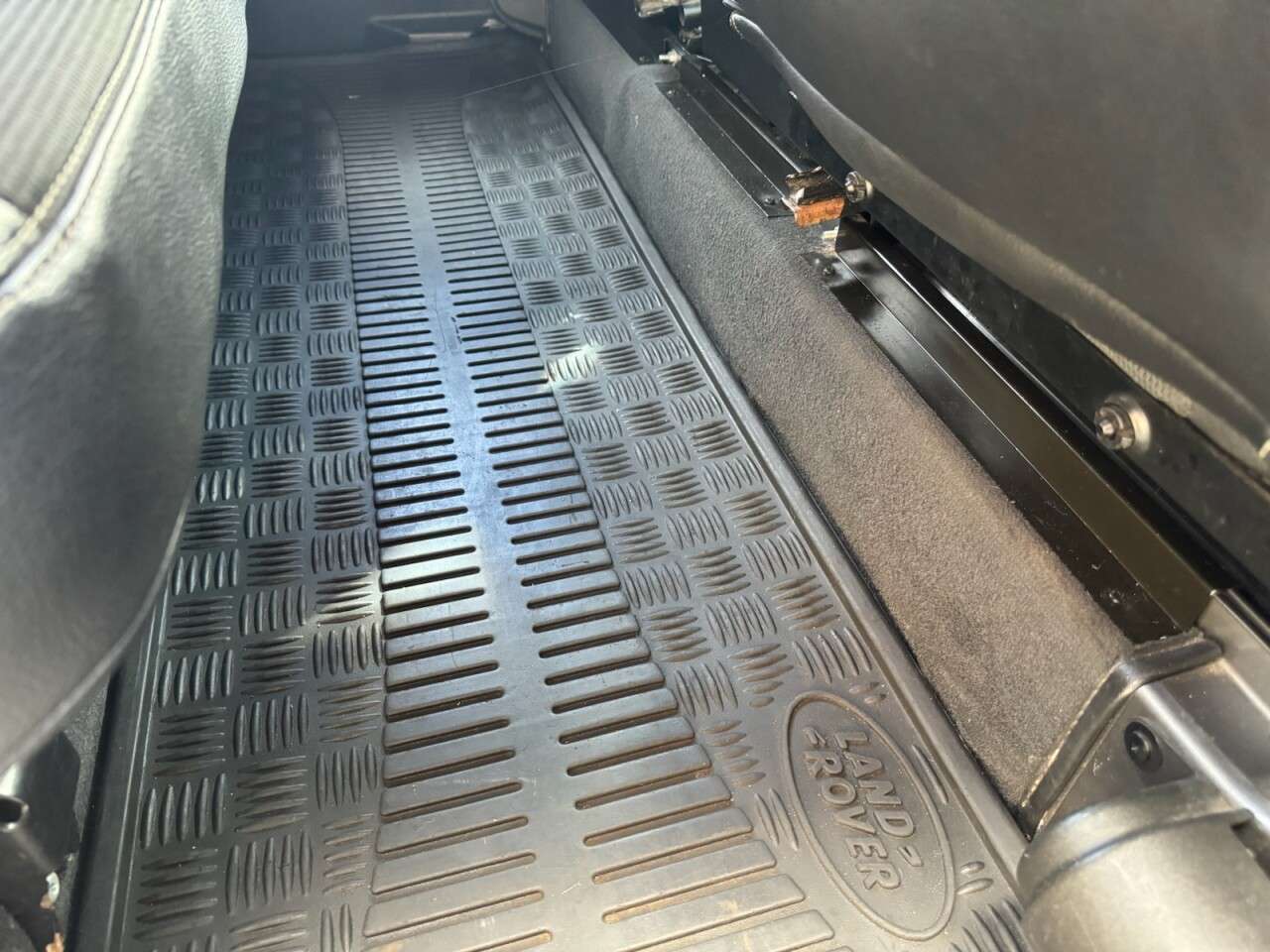 2011 LAND ROVER DEFENDER 2011 LAND ROVER DEFENDER