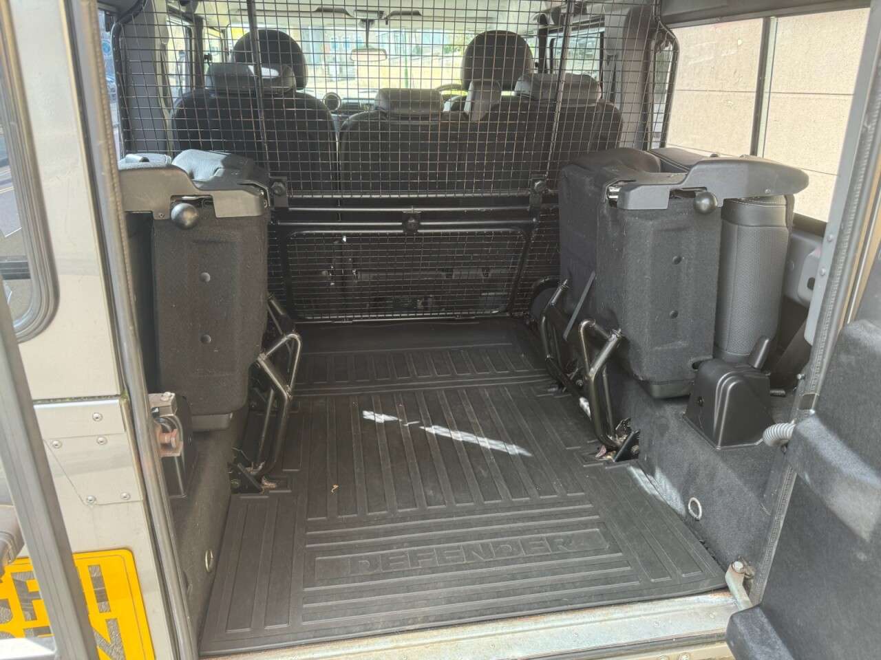 2011 LAND ROVER DEFENDER 2011 LAND ROVER DEFENDER