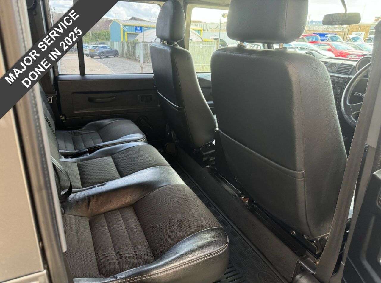 2011 LAND ROVER DEFENDER 2011 LAND ROVER DEFENDER