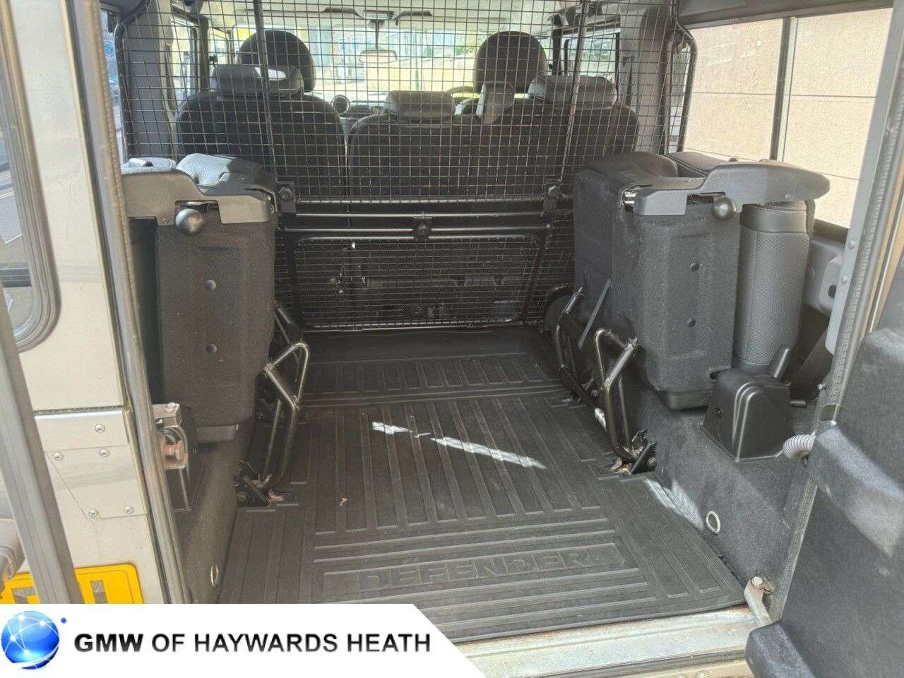 2011 LAND ROVER DEFENDER 2011 LAND ROVER DEFENDER