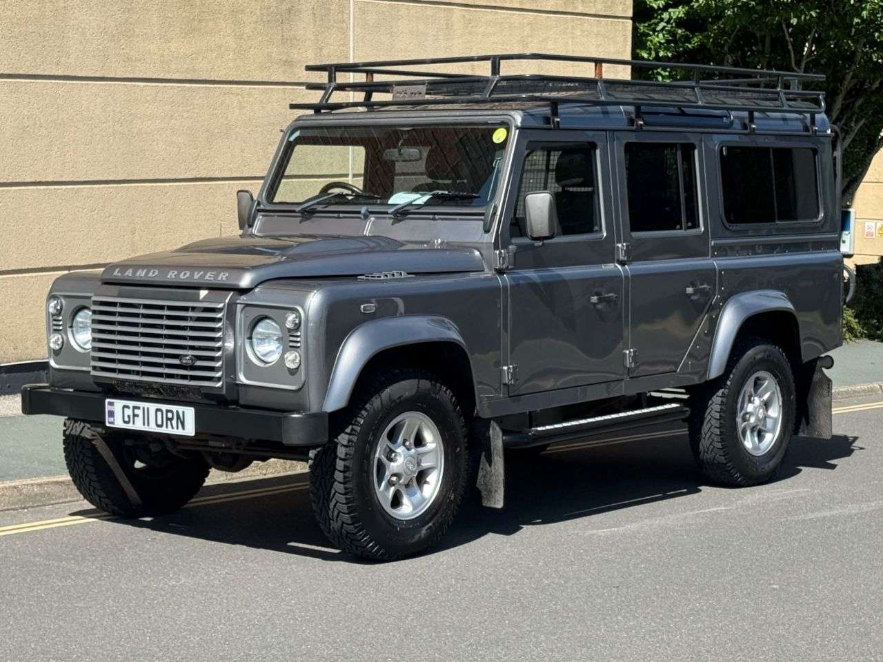 A 2011 LAND ROVER DEFENDER 2.4 TDCi XS Station Wagon Double Cab 5dr Diesel Manual 4WD MWB Euro 4 (122 A 2011 LAND ROVER DEFENDER 2.4 TDCi XS Station Wagon Double Cab 5dr Diesel Manual 4WD MWB Euro 4 (122