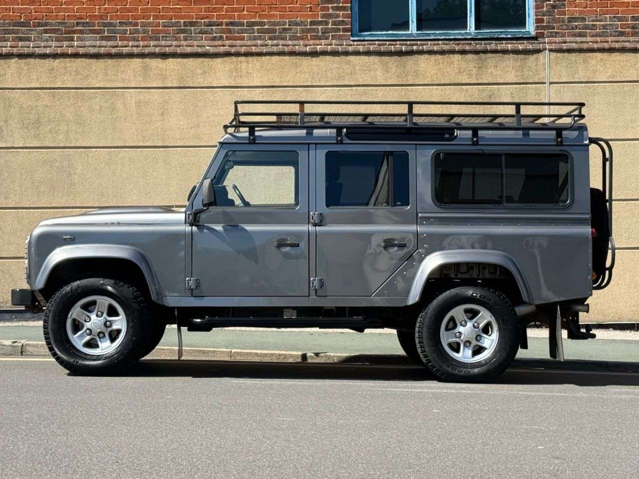 A 2011 LAND ROVER DEFENDER 2.4 TDCi XS Station Wagon Double Cab 5dr Diesel Manual 4WD MWB Euro 4 (122 A 2011 LAND ROVER DEFENDER 2.4 TDCi XS Station Wagon Double Cab 5dr Diesel Manual 4WD MWB Euro 4 (122
