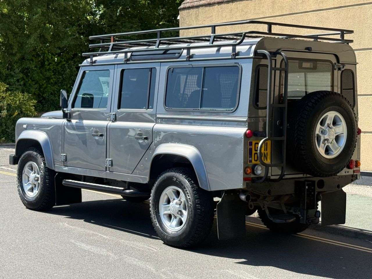 A 2011 LAND ROVER DEFENDER 2.4 TDCi XS Station Wagon Double Cab 5dr Diesel Manual 4WD MWB Euro 4 (122 A 2011 LAND ROVER DEFENDER 2.4 TDCi XS Station Wagon Double Cab 5dr Diesel Manual 4WD MWB Euro 4 (122