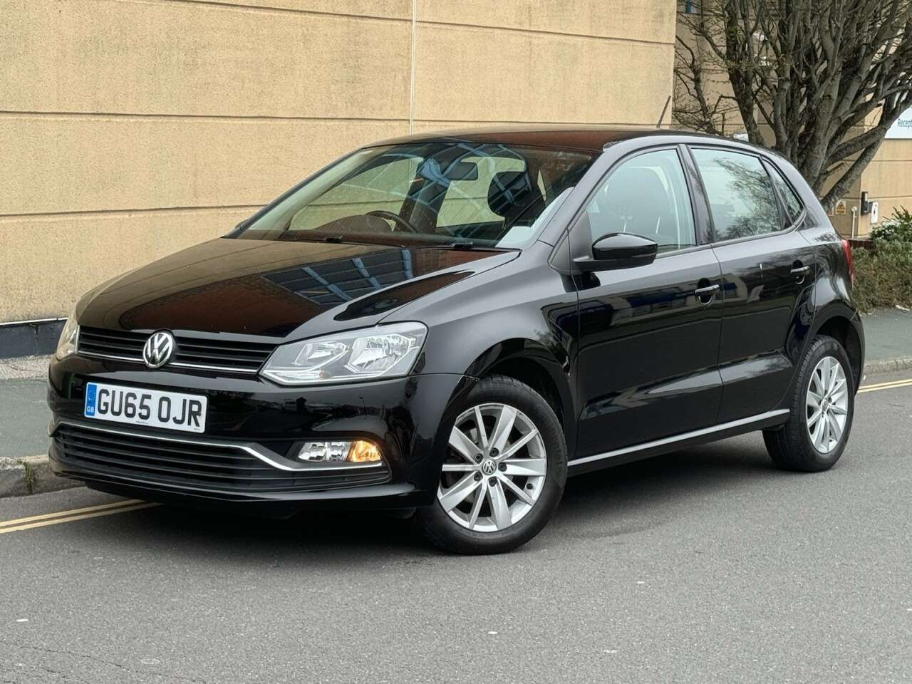 A 2015 VOLKSWAGEN POLO 1.0 BlueMotion Tech SE Hatchback 5dr Petrol Manual Euro 6 (s/s) (60 ps) A 2015 VOLKSWAGEN POLO 1.0 BlueMotion Tech SE Hatchback 5dr Petrol Manual Euro 6 (s/s) (60 ps)