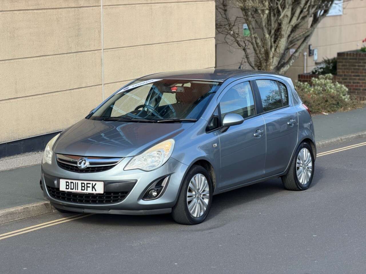 A 2011 VAUXHALL CORSA 1.4 16V SE Hatchback 5dr Petrol Auto Euro 5 (100 ps) A 2011 VAUXHALL CORSA 1.4 16V SE Hatchback 5dr Petrol Auto Euro 5 (100 ps)