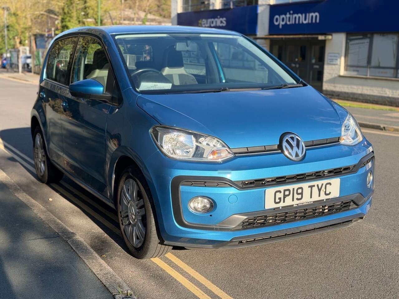 A 2019 VOLKSWAGEN UP! 1.0 High up! Hatchback 5dr Petrol Manual Euro 6 (s/s) (90 ps) A 2019 VOLKSWAGEN UP! 1.0 High up! Hatchback 5dr Petrol Manual Euro 6 (s/s) (90 ps)