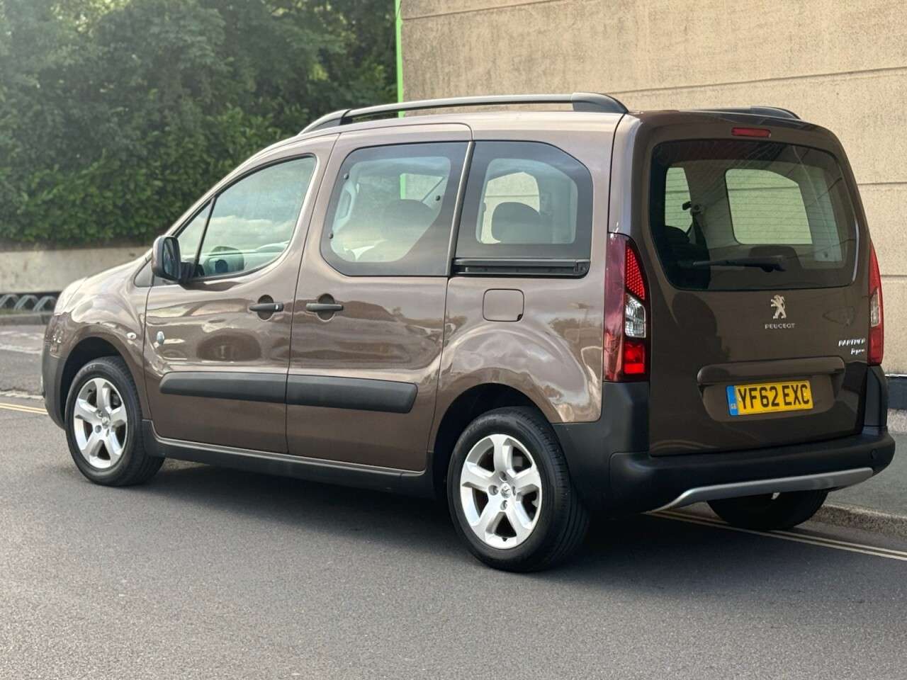 A 2012 PEUGEOT PARTNER TEPEE 1.6 HDi 8v Tepee Outdoor MPV 5dr Diesel Manual (139 g/km, 115 bhp) A 2012 PEUGEOT PARTNER TEPEE 1.6 HDi 8v Tepee Outdoor MPV 5dr Diesel Manual (139 g/km, 115 bhp)