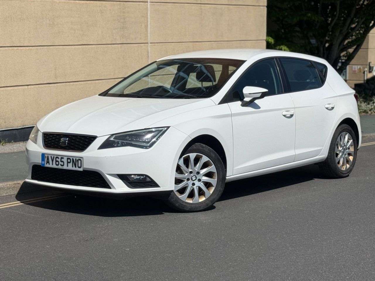A 2015 SEAT LEON 1.2 TSI SE Hatchback 5dr Petrol Manual Euro 6 (s/s) (110 ps) A 2015 SEAT LEON 1.2 TSI SE Hatchback 5dr Petrol Manual Euro 6 (s/s) (110 ps)