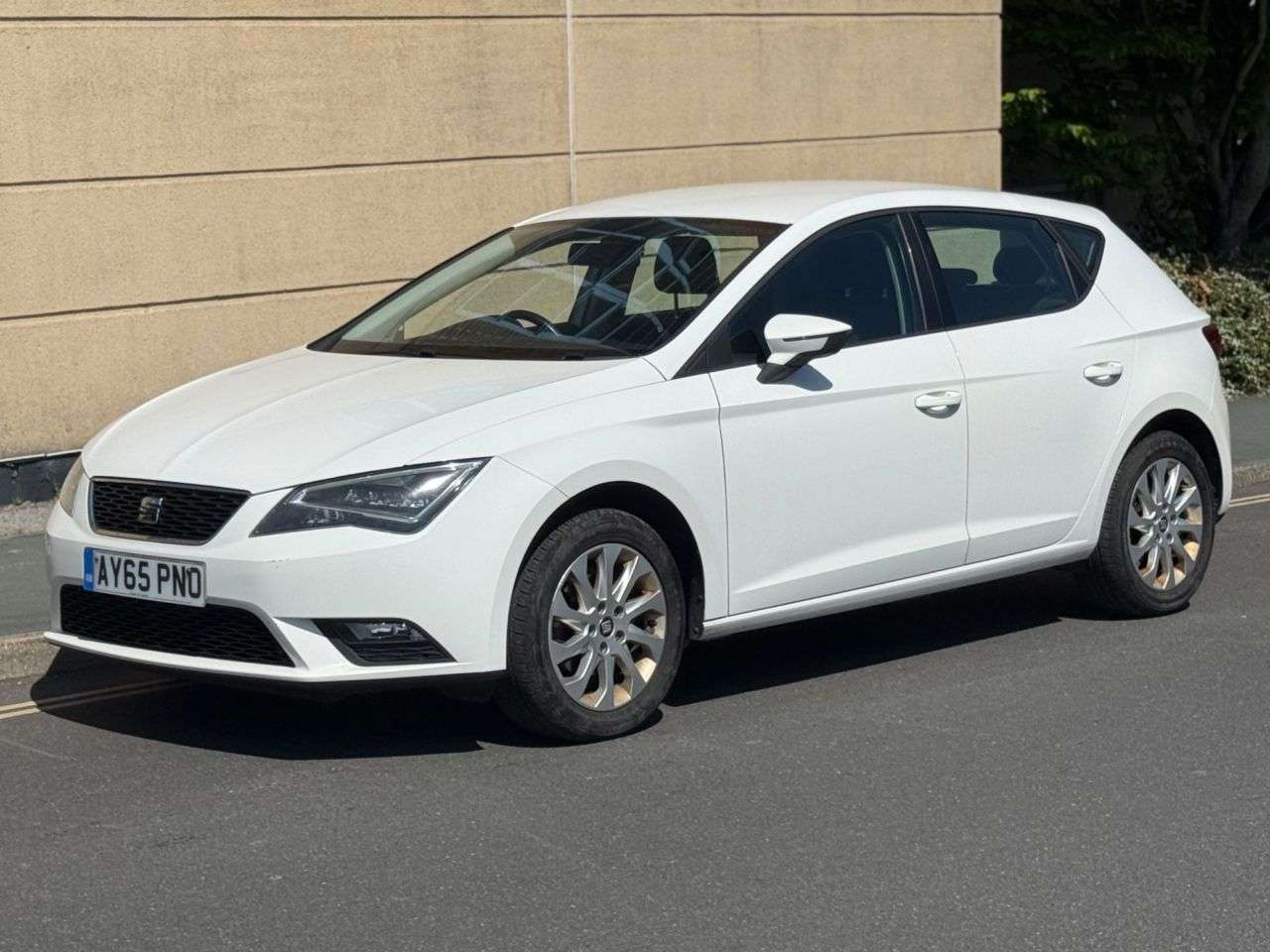 A 2015 SEAT LEON 1.2 TSI SE Hatchback 5dr Petrol Manual Euro 6 (s/s) (110 ps) A 2015 SEAT LEON 1.2 TSI SE Hatchback 5dr Petrol Manual Euro 6 (s/s) (110 ps)