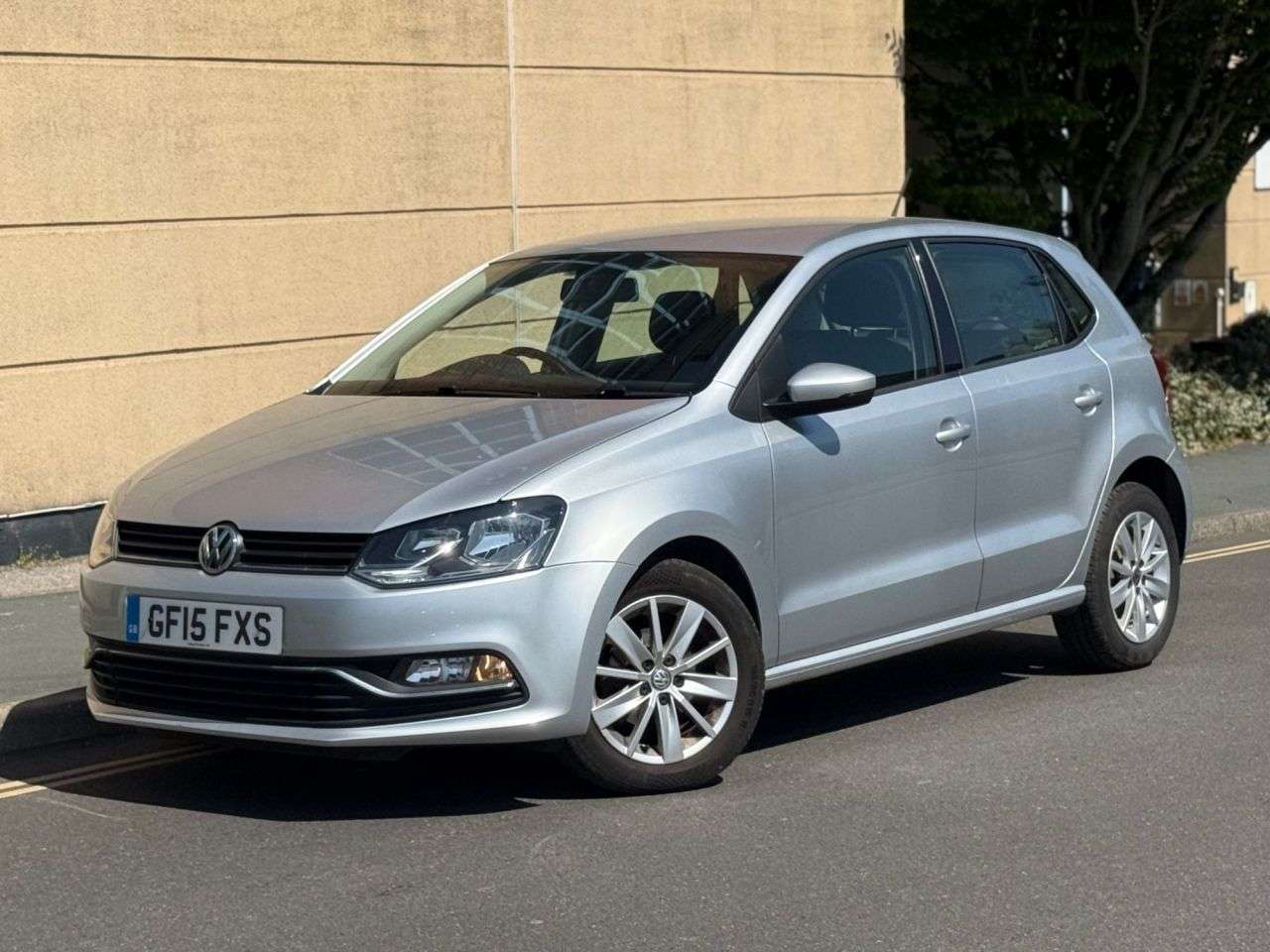 A 2015 VOLKSWAGEN POLO 1.0 BlueMotion Tech SE Hatchback 5dr Petrol Manual Euro 6 (s/s) (60 ps) A 2015 VOLKSWAGEN POLO 1.0 BlueMotion Tech SE Hatchback 5dr Petrol Manual Euro 6 (s/s) (60 ps)