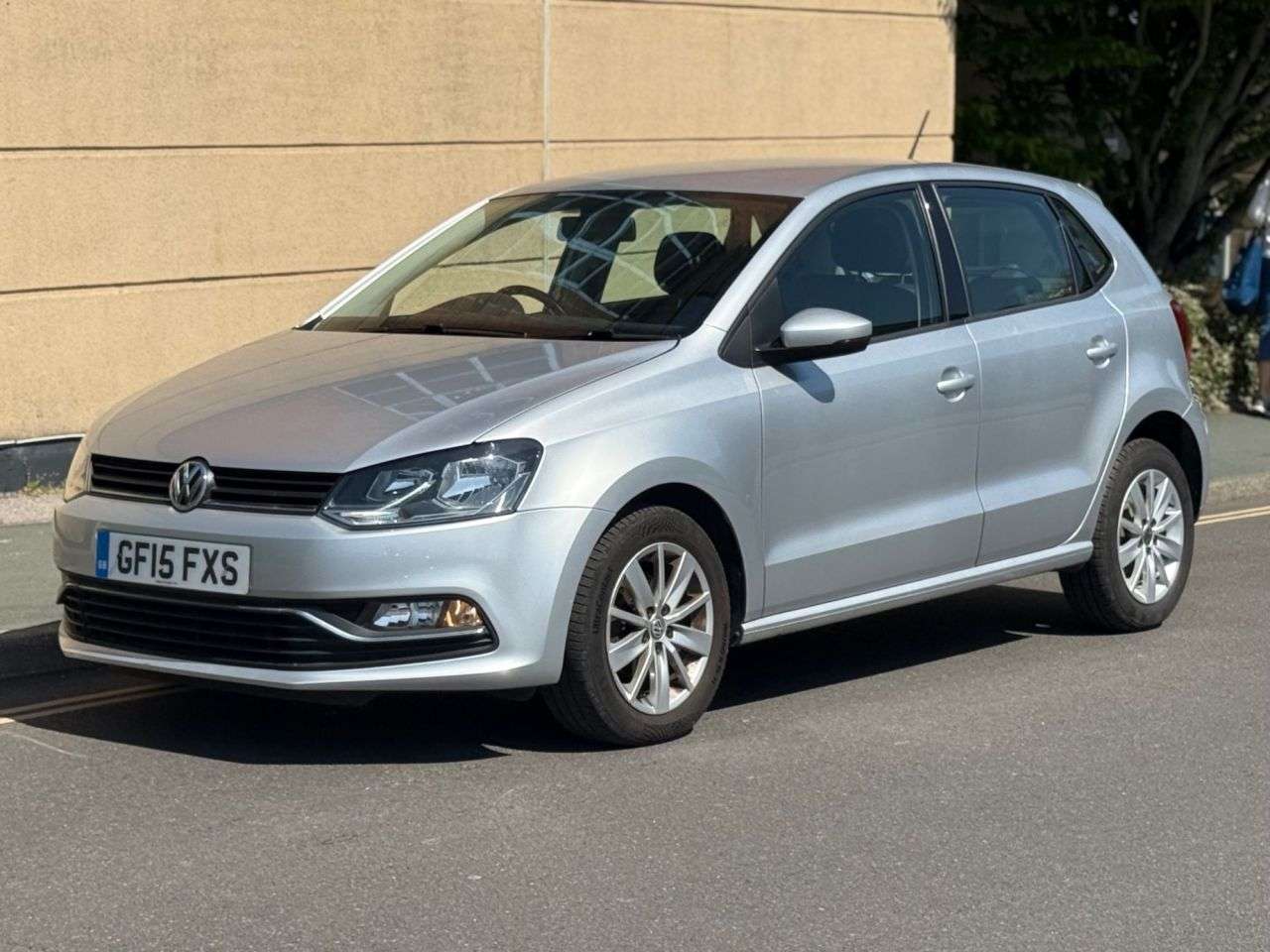 A 2015 VOLKSWAGEN POLO 1.0 BlueMotion Tech SE Hatchback 5dr Petrol Manual Euro 6 (s/s) (60 ps) A 2015 VOLKSWAGEN POLO 1.0 BlueMotion Tech SE Hatchback 5dr Petrol Manual Euro 6 (s/s) (60 ps)
