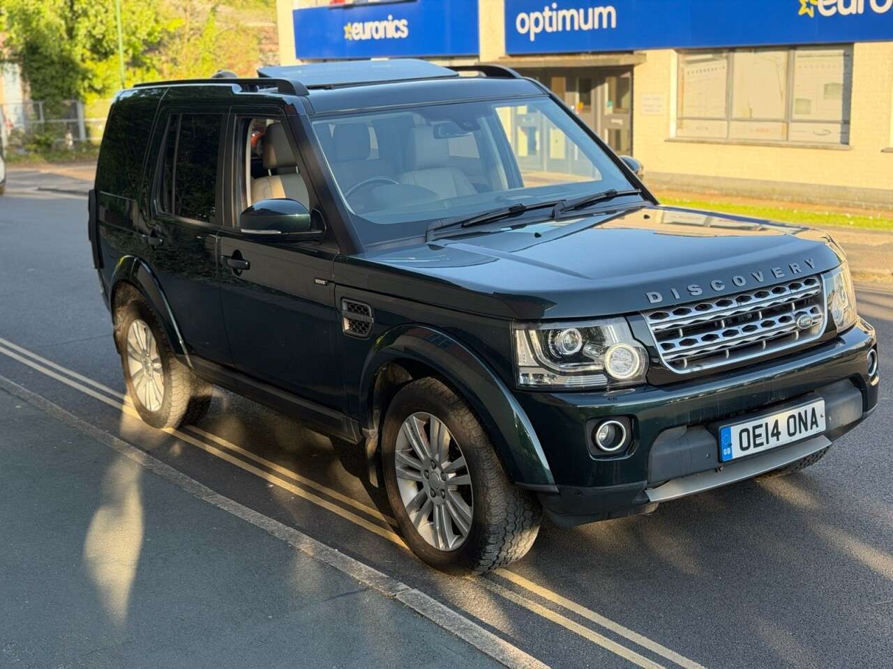 A 2014 LAND ROVER DISCOVERY 4 3.0 SD V6 HSE SUV 5dr Diesel Auto 4WD Euro 5 (s/s) (255 bhp) A 2014 LAND ROVER DISCOVERY 4 3.0 SD V6 HSE SUV 5dr Diesel Auto 4WD Euro 5 (s/s) (255 bhp)
