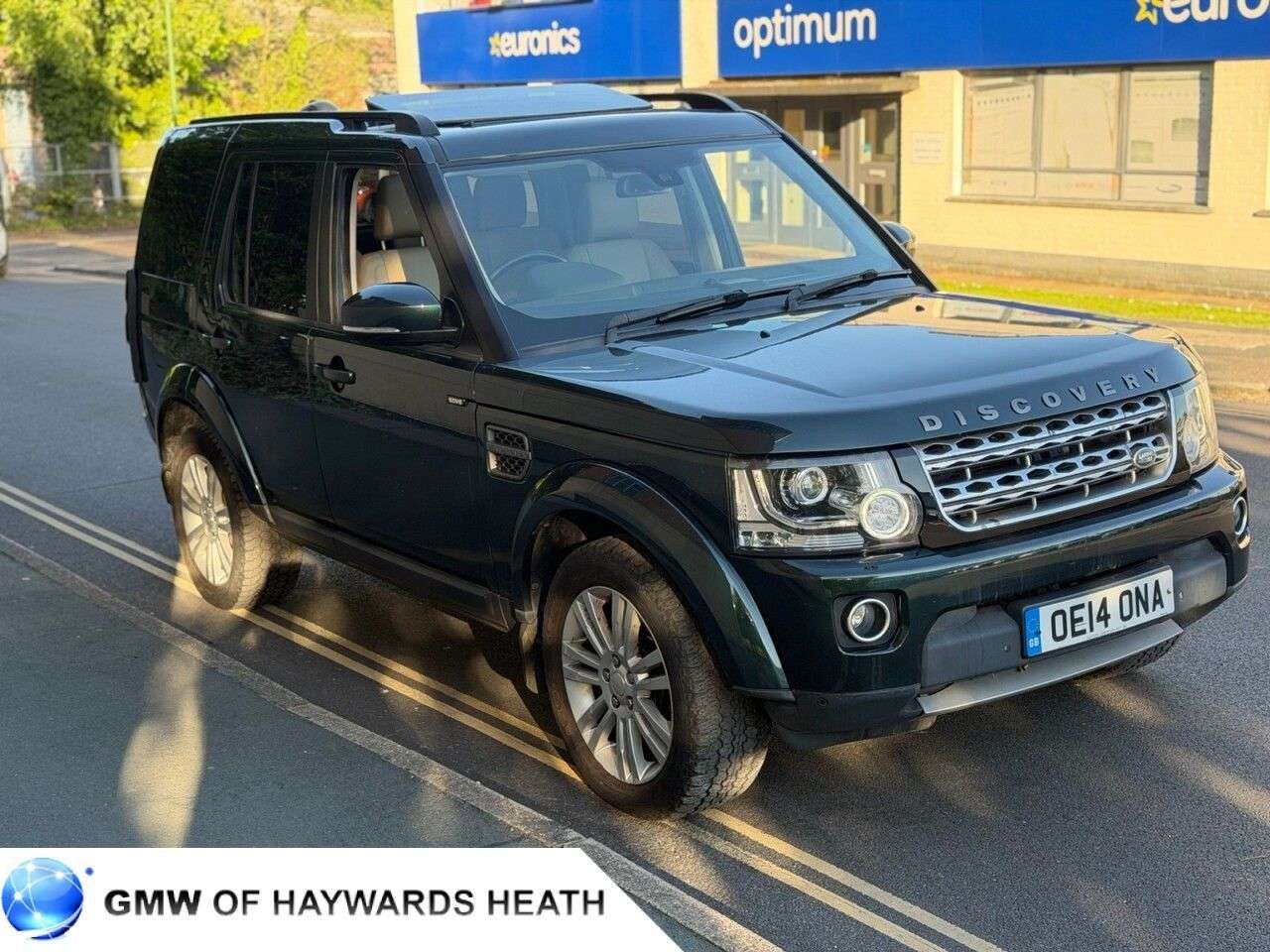 A 2014 LAND ROVER DISCOVERY 4 3.0 SD V6 HSE SUV 5dr Diesel Auto 4WD Euro 5 (s/s) (255 bhp) A 2014 LAND ROVER DISCOVERY 4 3.0 SD V6 HSE SUV 5dr Diesel Auto 4WD Euro 5 (s/s) (255 bhp)