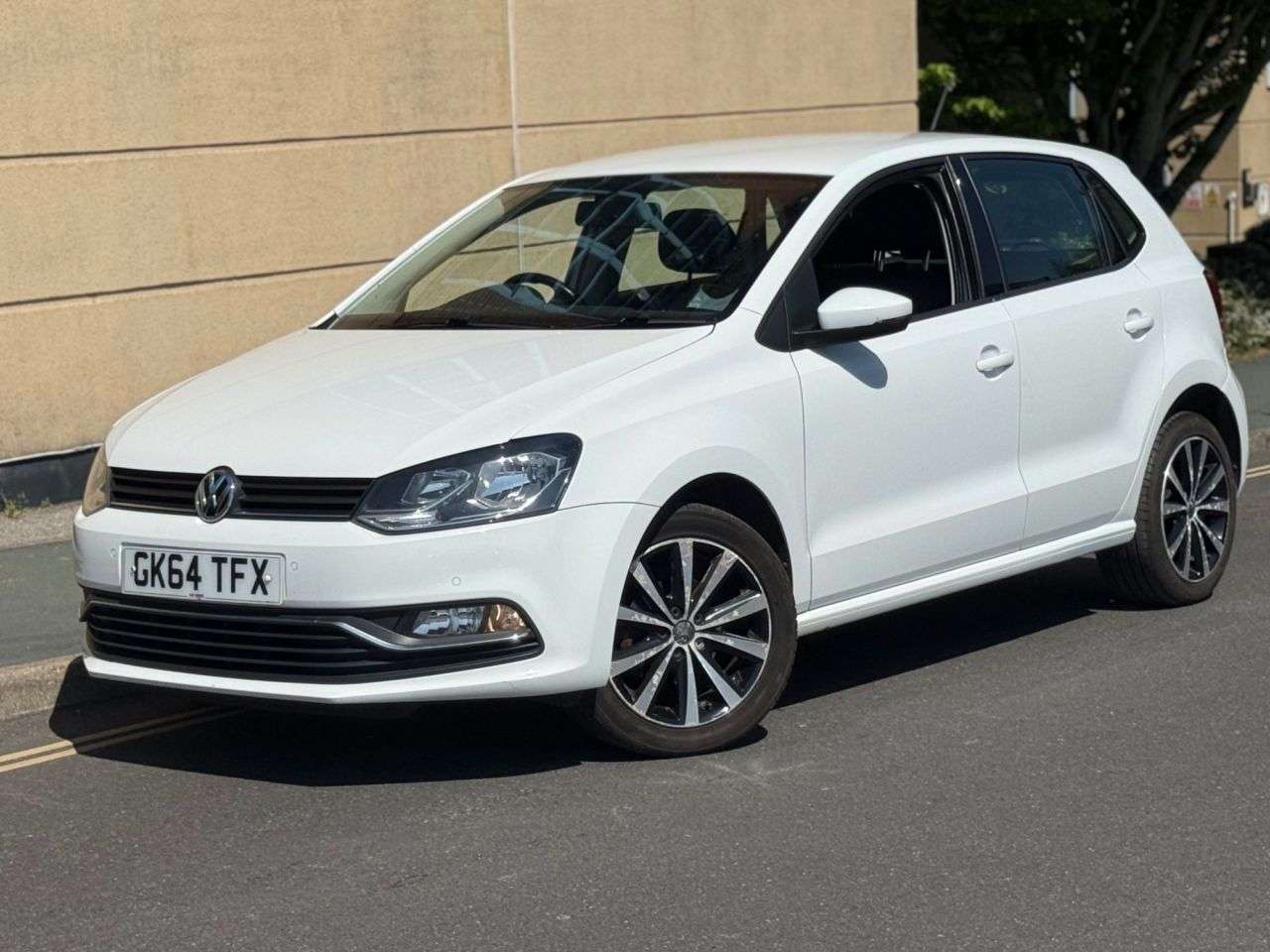 A 2014 VOLKSWAGEN POLO 1.2 TSI BlueMotion Tech SE Hatchback 5dr Petrol Manual Euro 6 (s/s) (90 ps) A 2014 VOLKSWAGEN POLO 1.2 TSI BlueMotion Tech SE Hatchback 5dr Petrol Manual Euro 6 (s/s) (90 ps)