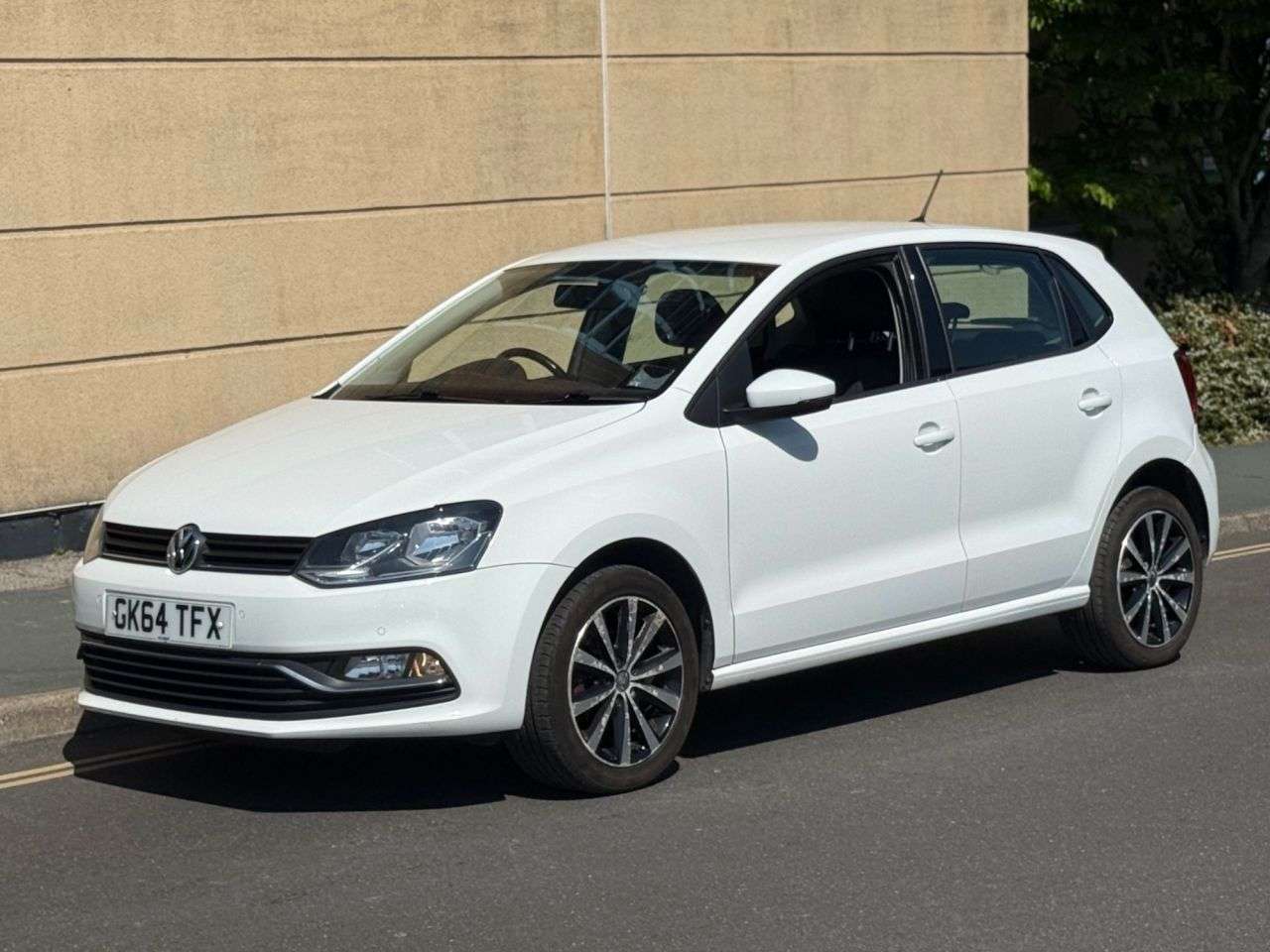 A 2014 VOLKSWAGEN POLO 1.2 TSI BlueMotion Tech SE Hatchback 5dr Petrol Manual Euro 6 (s/s) (90 ps) A 2014 VOLKSWAGEN POLO 1.2 TSI BlueMotion Tech SE Hatchback 5dr Petrol Manual Euro 6 (s/s) (90 ps)